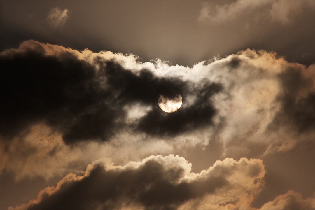 Photo eclipses emotions