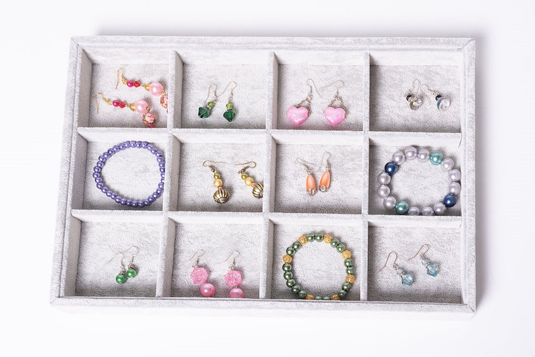 Photo necklace storage