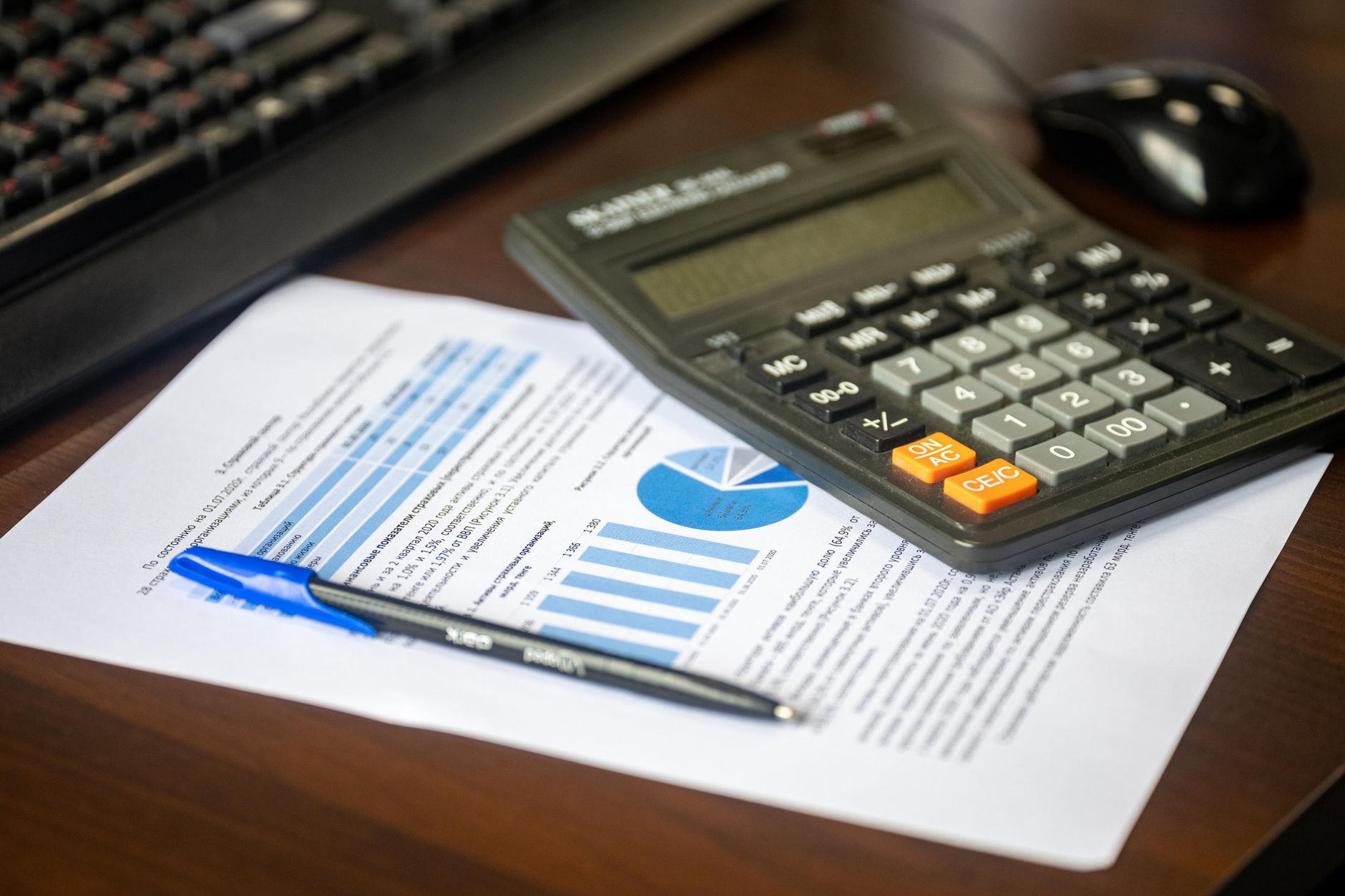 Ce verifici într-un contract de prestări servicii înainte să semnezi