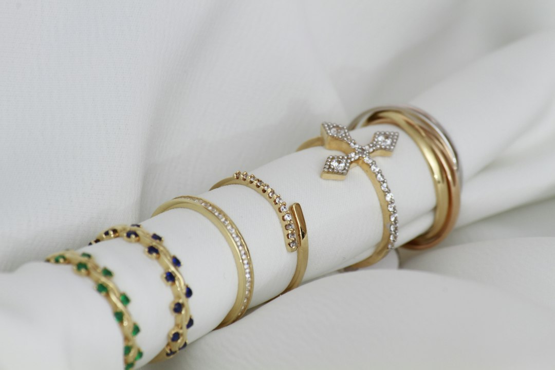 Photo common mistakes choosing jewelry