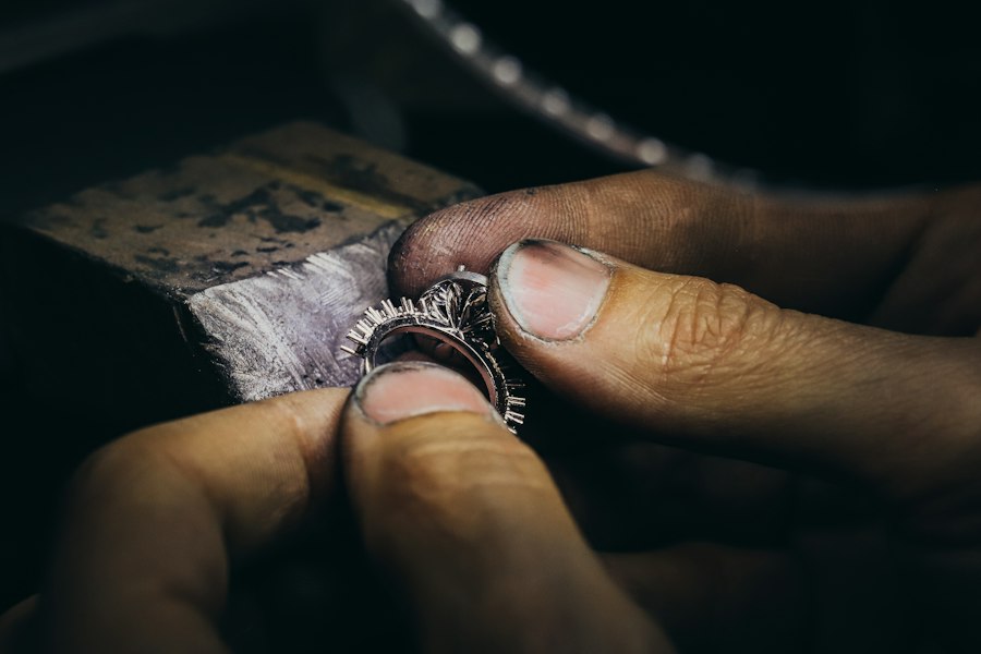 Photo common mistakes choosing jewelry